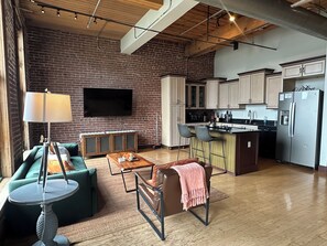 Living area - Fantastic 2-bedroom condo with private Balcony (St. Louis)