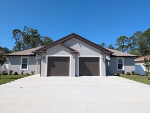 Exterior - 6BR Private Duplex for Groups -Near Beaches & Daytona, 2 Units, 2 Secure Garages (Palm Coast)