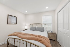Iron/ironing board, WiFi, bed sheets