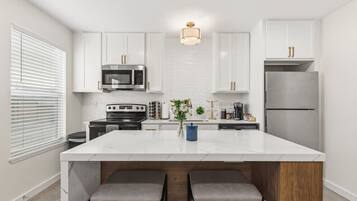 Coffee/tea maker, fridge, microwave, oven