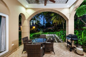 Outdoor dining - Beautiful Condo in the Hotel Tamarindo Diria Beach Resort (Tamarindo)