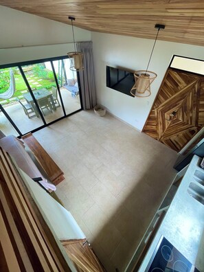 TV - Private Bungalow in Manuel Antonio A/C & Gated Parking (Quepos)