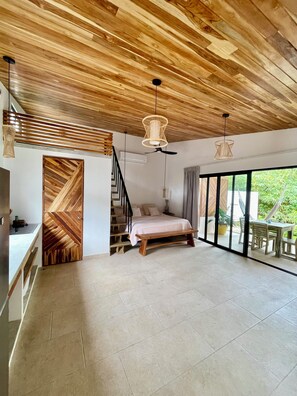 1 bedroom, WiFi, bed sheets - Private Bungalow in Manuel Antonio A/C & Gated Parking (Quepos)