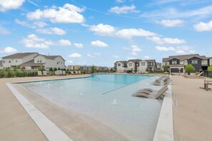 Pool - Mid-Term Specialist: 3BR Round Rock Home for Corporate, Relocation & Insurance!! (Round Rock)