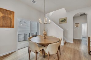 Dining - Mid-Term Specialist: 3BR Round Rock Home for Corporate, Relocation & Insurance!! (Round Rock)