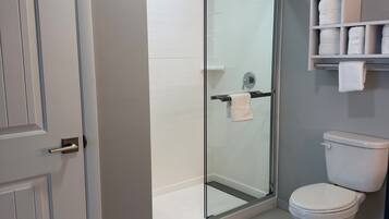 Villa Deluxe - balkong - utsikt mot hamnen | Badrum