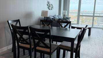 Villa Deluxe, balcone, vista porto | Interni