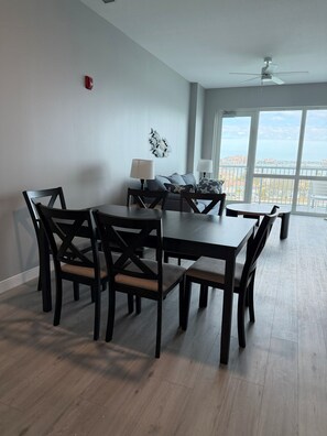 Villa Deluxe - balkong - utsikt mot hamnen | Interiör