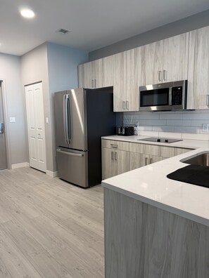 Villa Deluxe - balkong - utsikt mot hamnen | Eget kök