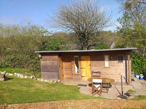 Outdoor dining - Stoat bell tent mins from Lyme Regis, River Cottage, stunning Jurassic Coast (Uplyme)