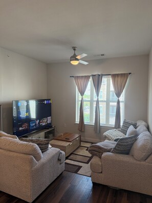 Unclassified image, 2 of 7, button - Cozy 1-bedroom apartment with Balcony in fantastic Arlington with AC and gym (Arlington)