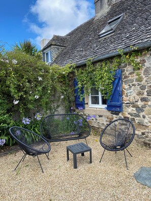 Terrace/patio - Gwénaëlle's gîte, close to the shops (Plougasnou)