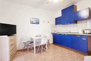 Private kitchen - No.:3 - 2+1 pers. Apartments in a quiet residential area, close to the beach (Vodice)