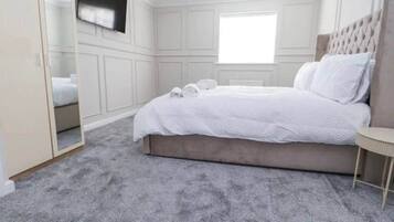 Iron/ironing board, WiFi, bed sheets
