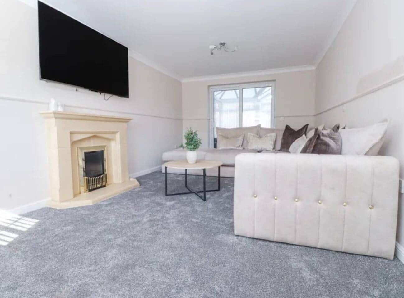 TV, fireplace