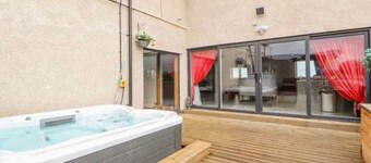 Penthouse apartment in the heart of towyn