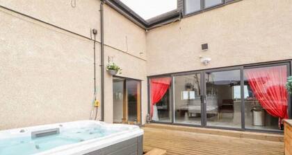 Penthouse apartment in the heart of towyn