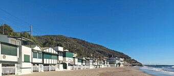 Private suite of 45 m2!  Terrace for exclusive use. A 3 min walk from the beach. 