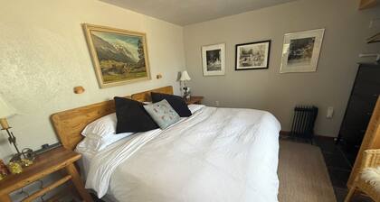 Jill's place is Cozy 2 bedroom cottage on a quiet dead end road, near Cortez.