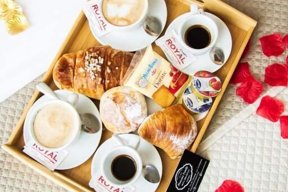 Doppelzimmer, Balkon, Stadtblick | Frühstücksgericht