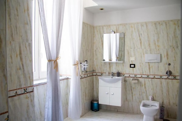 Shower, free toiletries, soap, shampoo