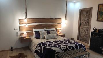 5 bedrooms, iron/ironing board, free WiFi, bed sheets