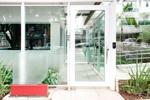 Exterior detail - Luxury Vila Madalena Loft • Pool, Gym & Parking (São Paulo)