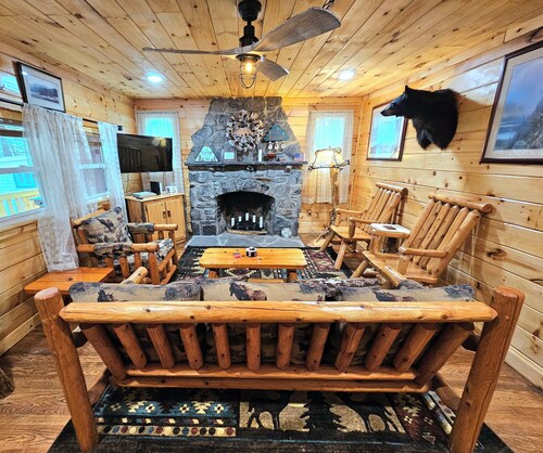 Family-Friendly Hidden Valley Cabin with Creek Views