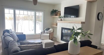 Biwabik, Wynne Lake Lakeshore house minutes away from Giants Ridge Resort!!