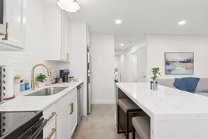 Luxury House, 2 Bedrooms, Non Smoking, Kitchen | Private kitchen