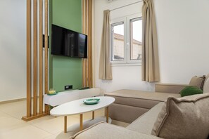 Smart TV - NeSo - Villa Fyllo with Pool steps from the Beach (Tavronitis)