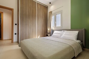 2 bedrooms, in-room safe, iron/ironing board, travel cot - NeSo - Villa Fyllo with Pool steps from the Beach (Tavronitis)