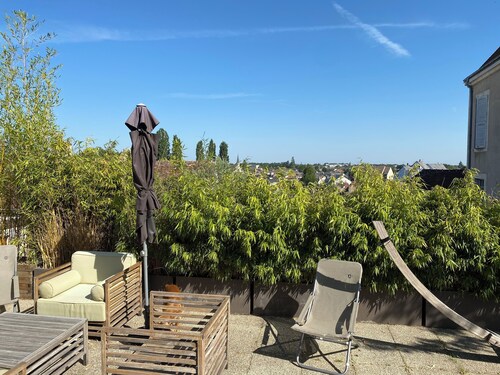 GÎte vue panoramique, très lumineux et au calme donnant sur immense terrasse.