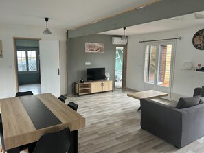 Dining - Vrbo Property (Diges)