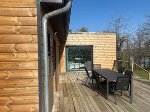 Outdoor dining - Vrbo Property (Diges)