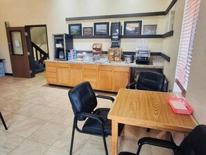 Dining - Relaxing Accommodation w/ Free Parking | Near Prairie Cinema - 0.5 miles (Wolf Point)