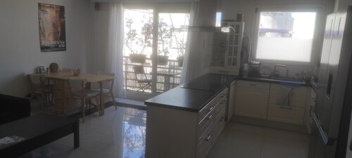 Chambres privées tout confort
Homestay: Private rooms in shared duplex apartment