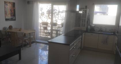 Chambres privées tout confort
Homestay: Private rooms in shared duplex apartment