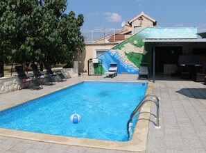 A heated pool - Holiday Home Nadalina - Five Bedrrom with Pool (Pirovac)