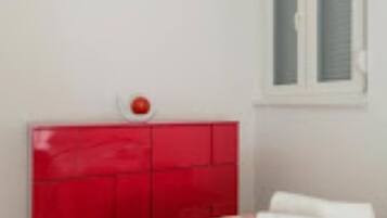 2 bedrooms, iron/ironing board, Internet, bed sheets
