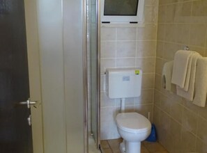 Shower, hair dryer, towels - Villa Azure Saplunara - One bedroom apartment (Saplunara)