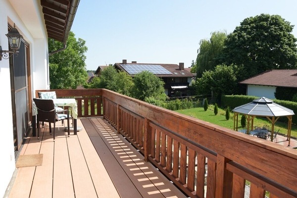 Balkon mit Blicks aufs Grüne