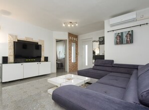 TV - Superior Two Bedroom Apartment with Terrace (Vir)
