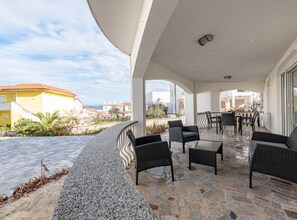Outdoor dining - Superior Two Bedroom Apartment with Terrace (Vir)