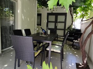 Outdoor dining - Two Bedroom Apartment with Terrace (Vir)