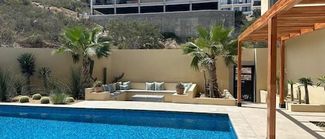 حمام سباحة
