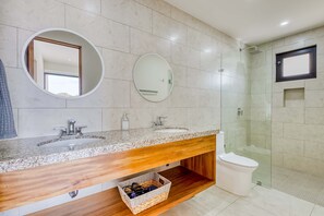 Shower, hair dryer, towels - Immaculate stay with stunning views, balcony, plus on-site pool & gym (Cabo San Lucas)