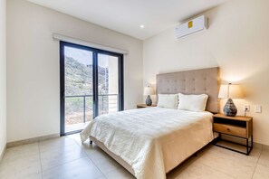 3 bedrooms, iron/ironing board, WiFi, bed sheets - Immaculate stay with stunning views, balcony, plus on-site pool & gym (Cabo San Lucas)
