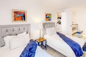 Iron/ironing board, WiFi, bed sheets - Cerro Colorado Studio | Condo in Cabo San Lucas (Cabo San Lucas)
