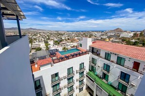 Property grounds - Hotel suite with ocean-view rooftop infinity pool, balconies & AC - dog-friendly (Cabo San Lucas)